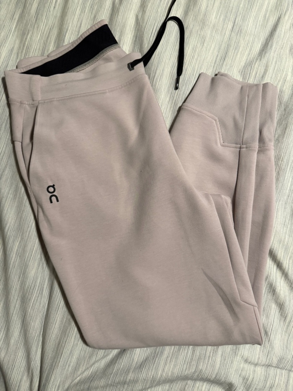 On Running Mauve Sweatpants with Black Logo Tag